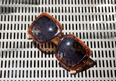 It-pièce : les solaires rétro par Etnia Barcelona