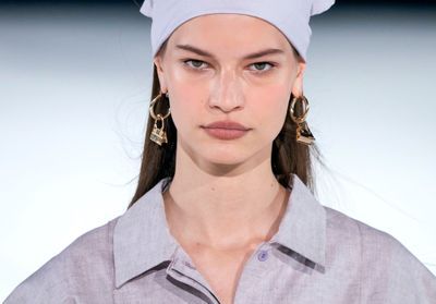 Voici la paire de boucles d'oreilles Jacquemus ultra-désirable du moment