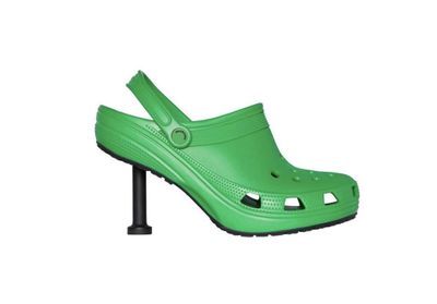 Balenciaga dévoile une Crocs à talon qui fait débat