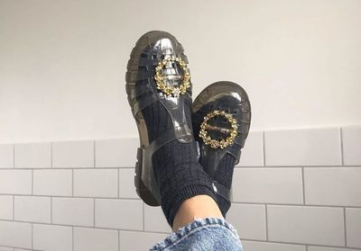 Les chaussures méduses de notre enfance font leur retour cet été