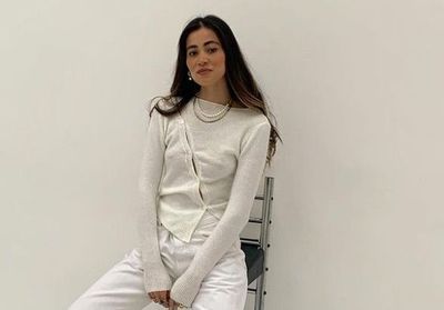 Le cardigan diagonal, la pièce que toutes les stars s'arrachent