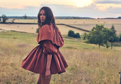 Série de mode : folk, solaire et décontracté, le style de l'été avec Cindy Bruna