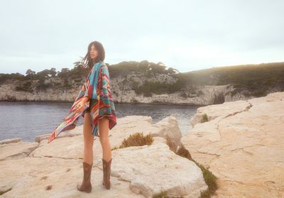 Série de mode : les règles du style folk à la plage