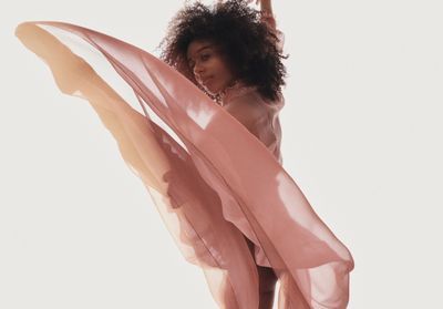 Série mode : ballet de transparence avec Chloé Lopes Gomes