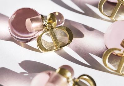 Savoir-faire : la fabrication des boucles d'oreilles Tribales de Dior