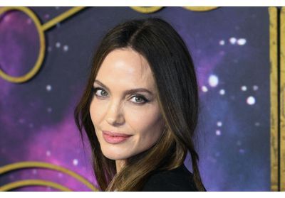 Angelina Jolie : elle prend l'avion en pyjama et inspire les fashionistas