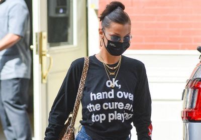 Bella Hadid fait passer des messages engagés grâce à ses tenues