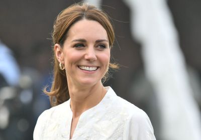 Le look décontracté de Kate Middleton lors d'une visite associative