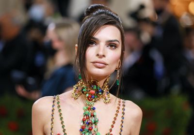 Emily Ratajkowski : on s'inspire de son look en duo avec son compagnon