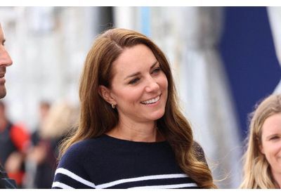 En marinière et short blanc, Kate Middleton adopte le look breton