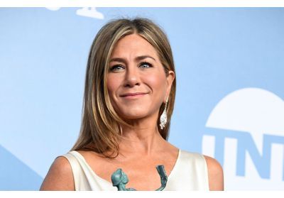 Friends : 20 ans après, Jennifer Aniston porte la même robe que Courteney Cox
