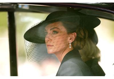 Funérailles d'Elisabeth II : cet accessoire arboré par Kate Middleton rend hommage aux traditions royales