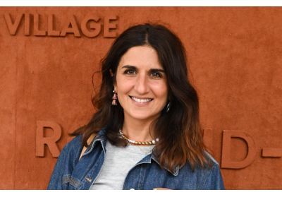 Géraldine Nakache adopte la chaussure la plus controversée de l'été