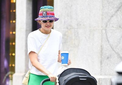 Gigi Hadid ose le bob en crochet multicolore