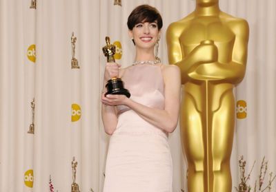 Histoire d'une tenue : pourquoi Anne Hathaway s'est excusée après avoir porté cette robe