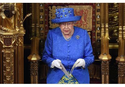 Histoire d'une tenue : pourquoi le chapeau d'Elisabeth II a divisé l'Angleterre