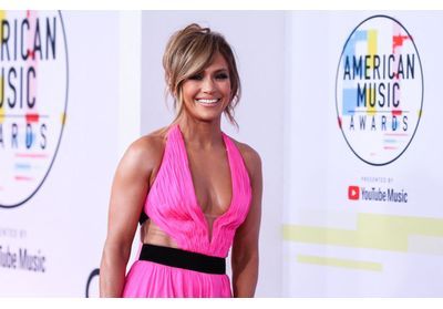 Jennifer Lopez arbore les boots militaire tendances de la saison