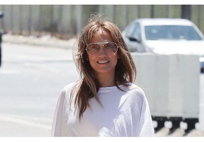 Jennifer Lopez craque pour le pantalon tendance du moment