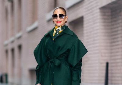 Jennifer Lopez : on s'inspire de son manteau noir terriblement chic