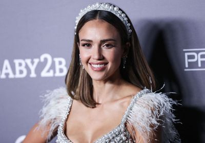 Jessica Alba : elle porte les chaussures qui vont faire notre printemps