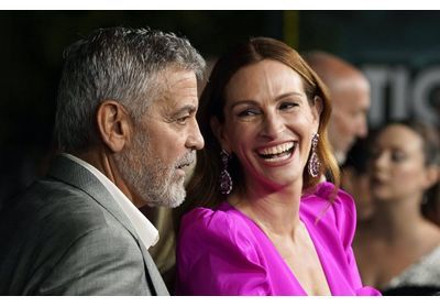 Julia Roberts porte une robe imprimée de photos de George Clooney