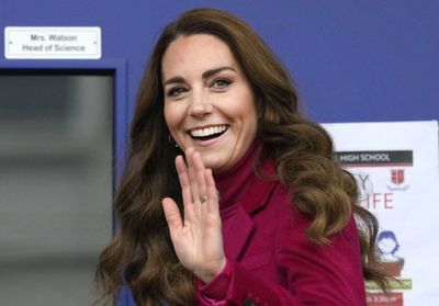Kate Middleton rayonnante dans son look fuchsia