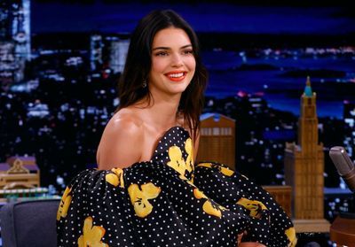 Kendall Jenner adopte le style color block