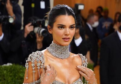 Kendall Jenner, ultra glamour pour Noël