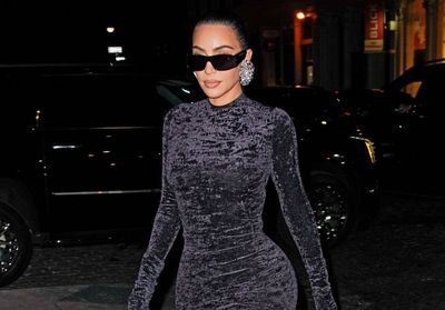 Kim Kardashian adopte le look Matrix