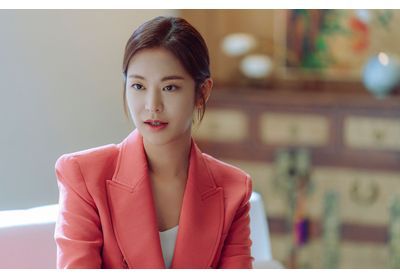 La panoplie mode de Jin Yoo-hee dans « Remarriage & Desires »