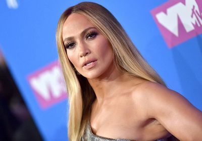 Les 10 indispensables de la garde-robe de Jennifer Lopez