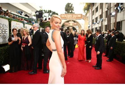 Les 8 indispensables de la garde-robe de Margot Robbie