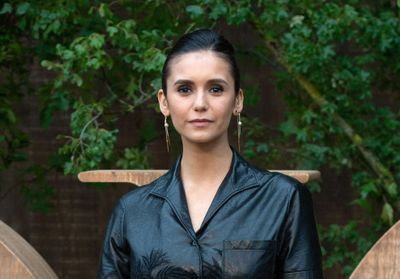 Nina Dobrev : glamour en robe transparente