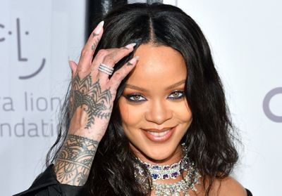 Rihanna : elle réhabilite cette pièce mi-saison des années 90