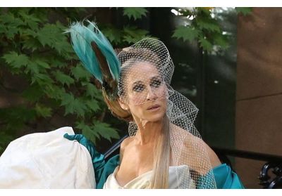 Sarah Jessica Parker : elle reporte la robe de mariée culte de Carrie Bradshaw pour une occasion spéciale