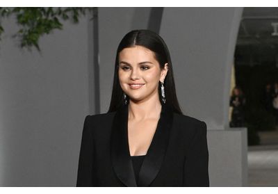 Selena Gomez : sa tenue automnale au style frenchy nous fait de l'Sil