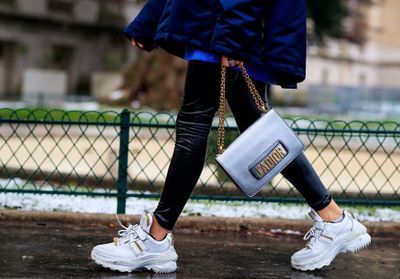 Faut-il mettre ses baskets blanches à la machine à laver ?