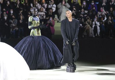 À l'heure de la guerre en Ukraine, la Fashion Week de Paris peine à trouver sa place