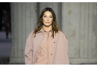 Fashion Week de Milan : Carla Bruni de retour sur le catwalk pour Tod’s