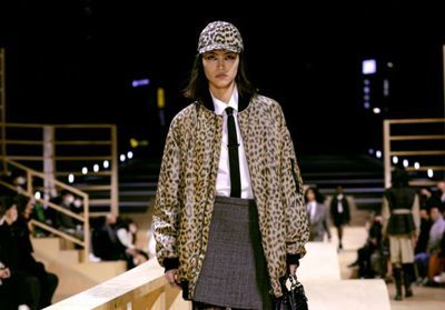 À Séoul, Dior fait défiler une collection Fall 2022 ancrée dans la tendance du moment