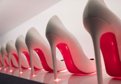 Christian Louboutin expose ses semelles rouges dans une grande rétrospective