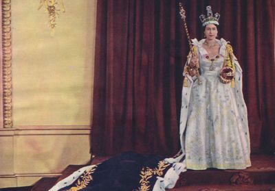 Histoire d'une tenue : la robe portée par Elisabeth II lors de son couronnement