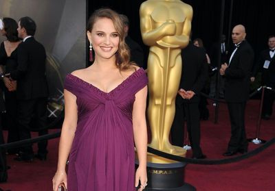 Histoire d une tenue pourquoi Natalie Portman a change sa robe a la derniere minute aux Oscars 2011