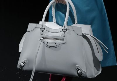 It-pièce : Balenciaga revisite son sac iconique