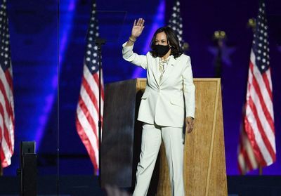 Kamala Harris : une tenue féministe pour son premier discours en tant que vice-présidente des États-Unis