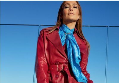 L'instant Mode : Jennifer Lopez en parisienne chic pour Coach