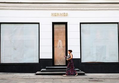 LVMH, Kering, Chanel, Hermès... le luxe ferme ses boutiques en Russie