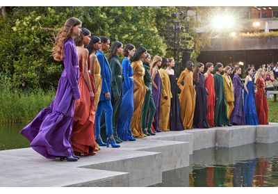 Max Mara Croisière 2023 : une collection à la féminité musclée et stylée