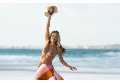 Série mode : Elle Macpherson pose pour nous sous l'objectif de Gilles Bensimon