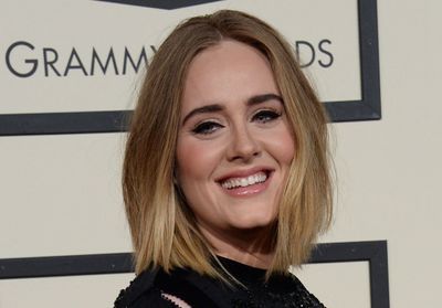 Adele admet avoir repoussé sa séparation avec Simon Konecki pendant des années : « Il était temps »